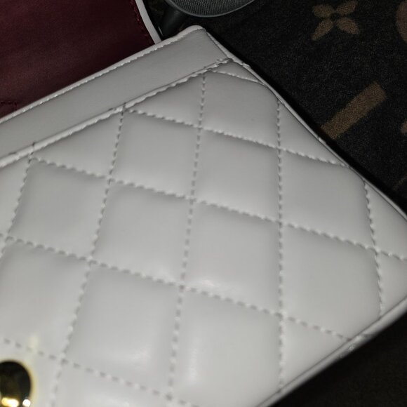 NEW WHITE QUILTED FRONT FLAP BAG WITH CHAIN HANDLES - Picture 6 of 13